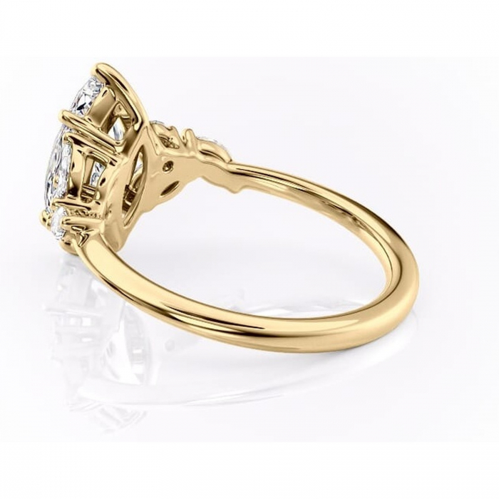 Inel de logodnă Emmeline din aur Galben 14kt cu moissanite tăietură marquise – Pietre laterale rafinată pentru profil mediu | Personalizează și configurează gratuit online [5]