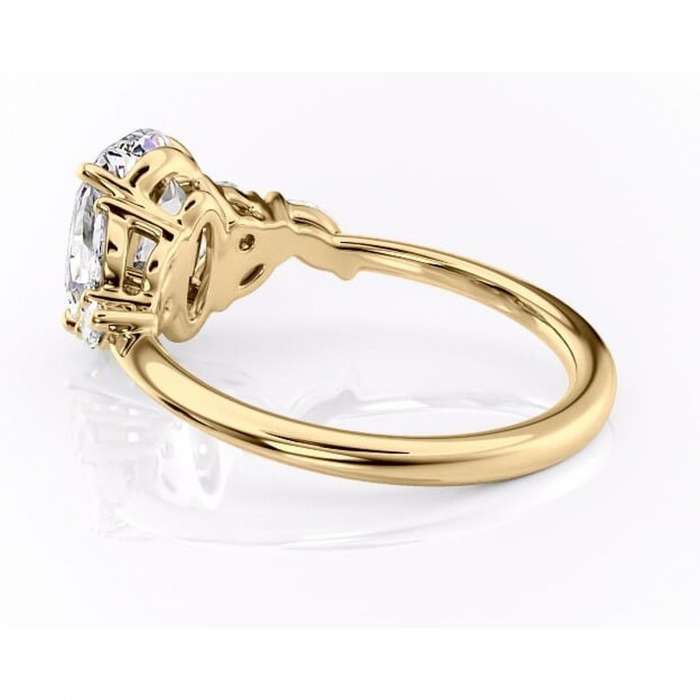 Inel de logodnă Emmeline din aur Galben 14kt cu moissanite tăietură ovală – Pietre laterale rafinată pentru profil mediu | Personalizează și configurează gratuit online [5]