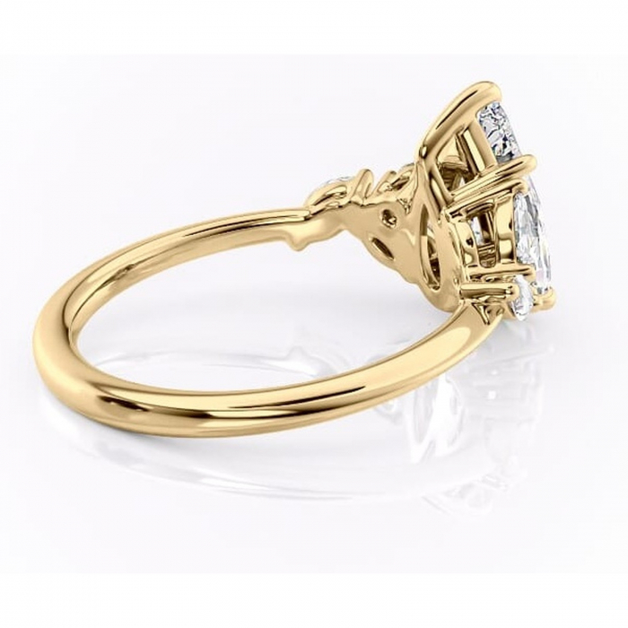 Inel de logodnă Emmeline din aur Galben 14kt cu moissanite tăietură pară – Pietre laterale rafinată pentru profil mediu | Personalizează și configurează gratuit online [3]