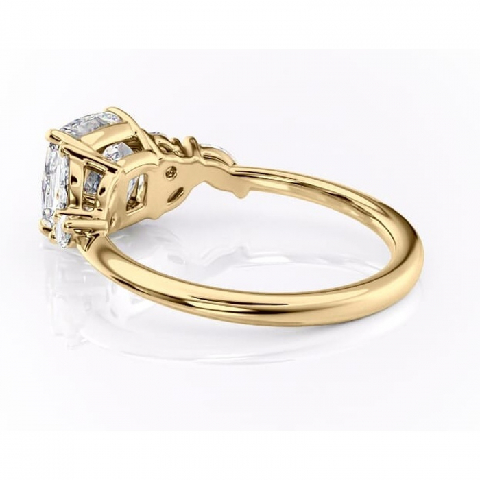 Inel de logodnă Emmeline din aur Galben 14kt cu moissanite tăietură pernă – Pietre laterale rafinată pentru profil mediu | Personalizează și configurează gratuit online [5]