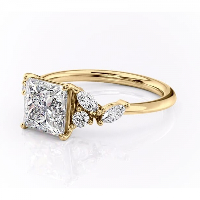 Inel de logodnă Emmeline din aur Galben 14kt cu moissanite tăietură princess – Pietre laterale rafinată pentru profil mediu | Personalizează și configurează gratuit online [7]