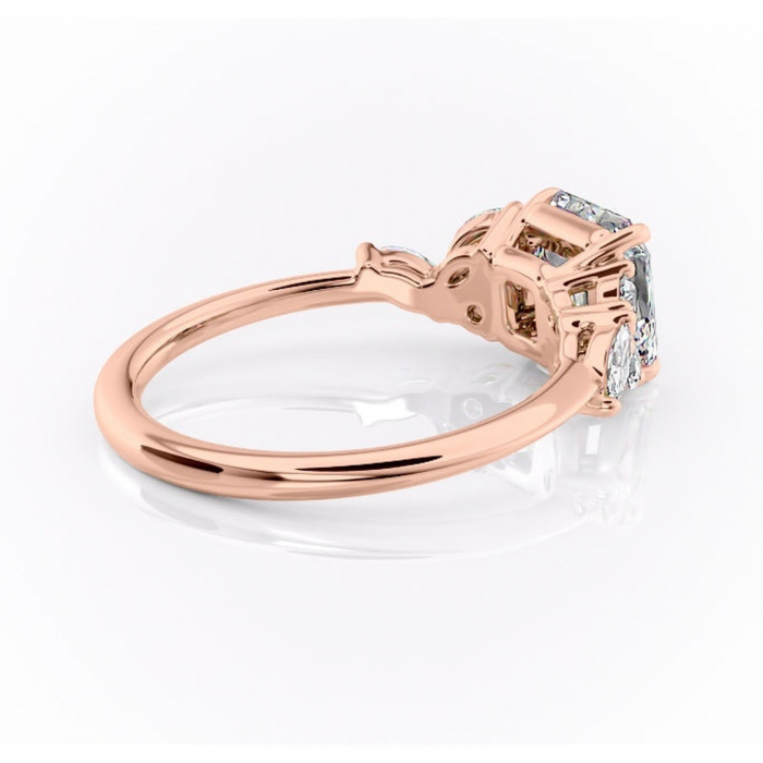 Inel de logodnă Emmeline din aur Rose 18kt cu moissanite tăietură asscher – Pietre laterale rafinată pentru profil mediu | Personalizează și configurează gratuit online [3]