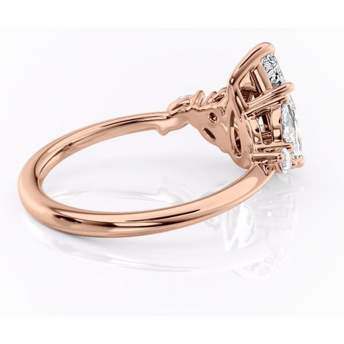 Inel de logodnă Emmeline din aur Rose 14kt cu moissanite tăietură pară – Pietre laterale rafinată pentru profil mediu | Personalizează și configurează gratuit online [3]