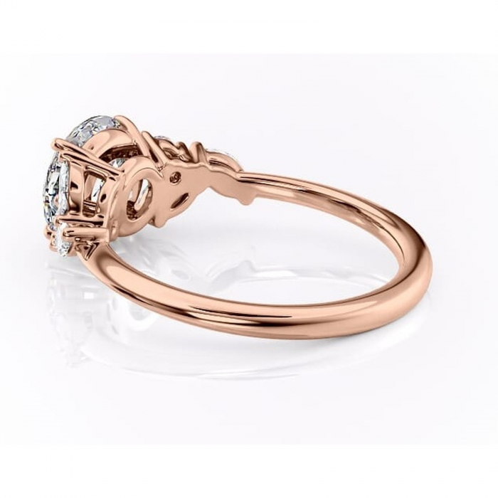 Inel de logodnă Emmeline din aur Rose 14kt cu moissanite tăietură rotundă – Pietre laterale rafinată pentru profil mediu | Personalizează și configurează gratuit online [5]