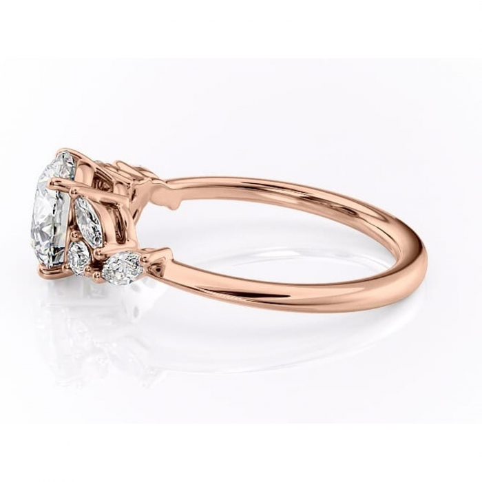 Inel de logodnă Emmeline din aur Rose 14kt cu moissanite tăietură rotundă – Pietre laterale rafinată pentru profil mediu | Personalizează și configurează gratuit online [6]