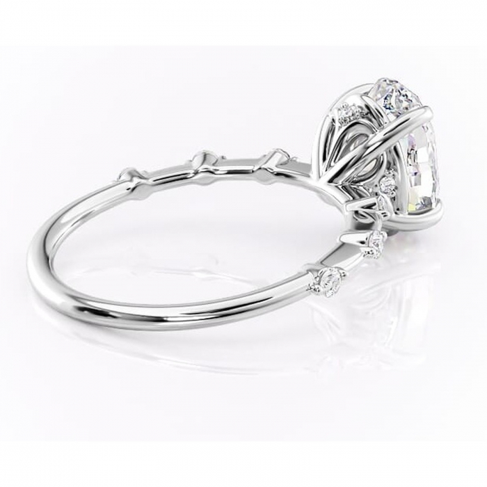 Inel de logodnă Evelina din aur Alb 14kt cu moissanite tăietură ovală – Solitar rafinată pentru profil mediu | Personalizează și configurează gratuit online [3]