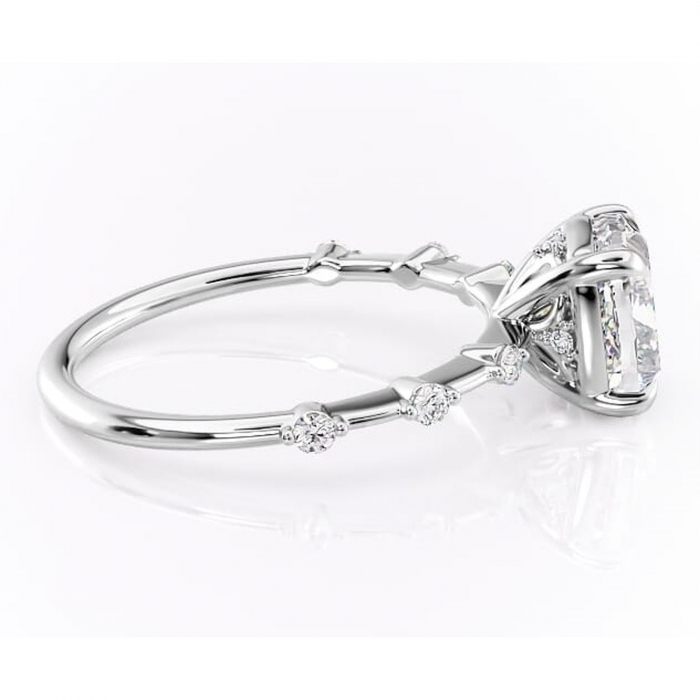 Inel de logodnă Evelina din aur Alb 14kt cu moissanite tăietură pernă – Solitar rafinată pentru profil mediu | Personalizează și configurează gratuit online [2]