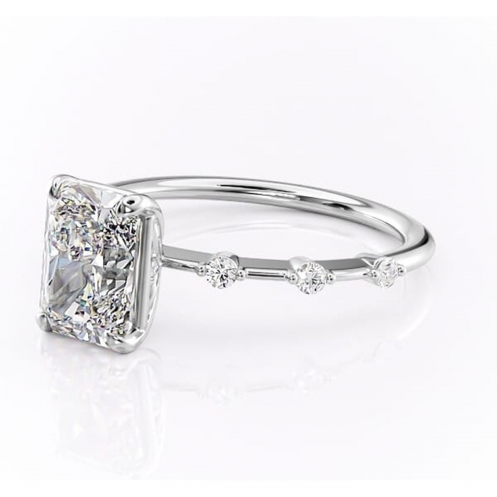 Inel de logodnă Evelina din aur Alb 14kt cu moissanite tăietură radiantă – Solitar rafinată pentru profil mediu | Personalizează și configurează gratuit online [7]