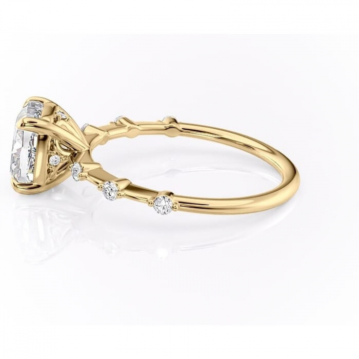 Inel de logodnă Evelina din aur Galben 14kt cu moissanite tăietură pernă – Solitar rafinată pentru profil mediu | Personalizează și configurează gratuit online [6]