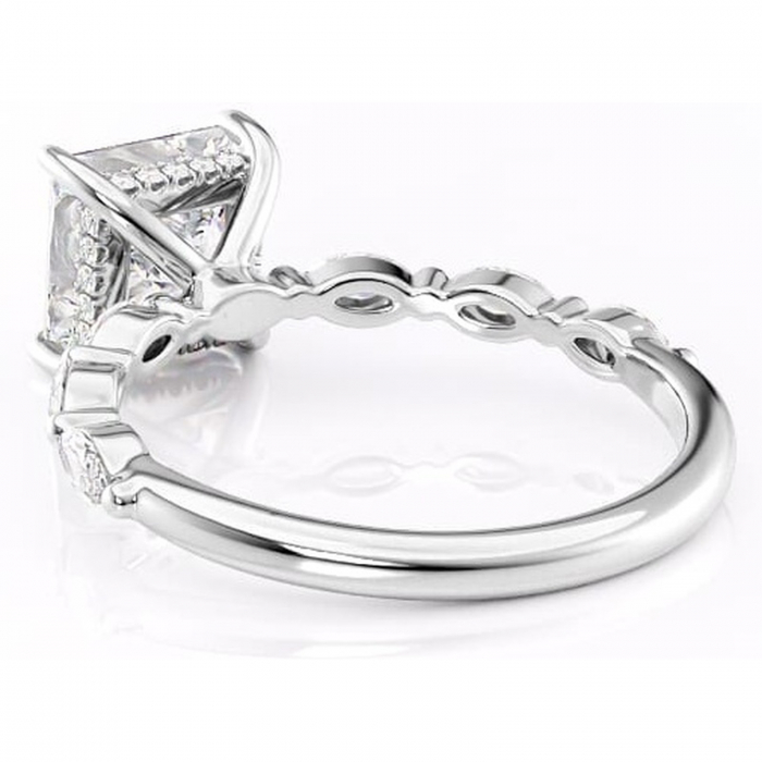 Inel de logodnă Everly din aur Alb 18kt cu moissanite tăietură princess – Pietre laterale rafinată pentru profil înalt | Personalizează și configurează gratuit online [4]