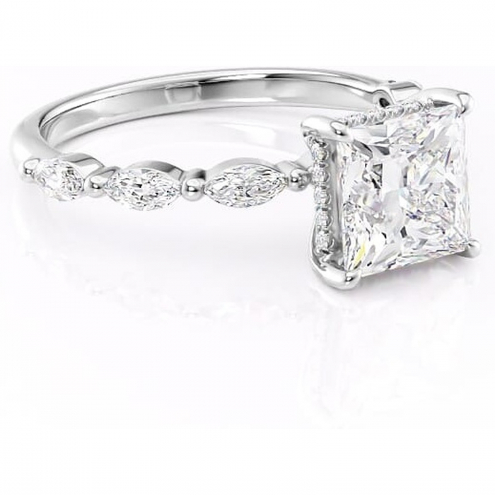 Inel de logodnă Everly din aur Alb 18kt cu moissanite tăietură princess – Pietre laterale rafinată pentru profil înalt | Personalizează și configurează gratuit online [1]