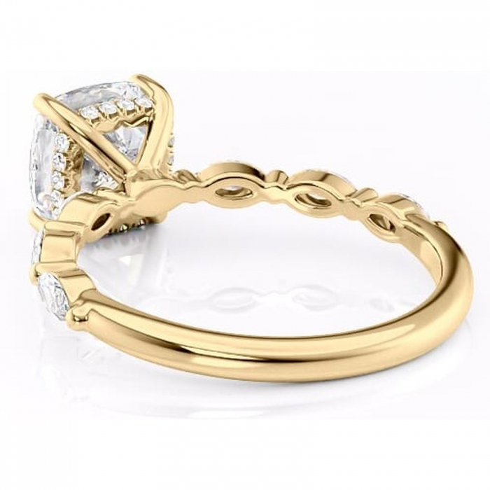 Inel de logodnă Everly din aur Galben 14kt cu moissanite tăietură pernă – Pietre laterale rafinată pentru profil înalt | Personalizează și configurează gratuit online [4]