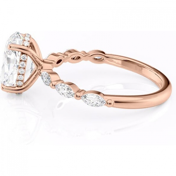 Inel de logodnă Everly din aur Rose 14kt cu moissanite tăietură ovală – Pietre laterale rafinată pentru profil înalt | Personalizează și configurează gratuit online [6]
