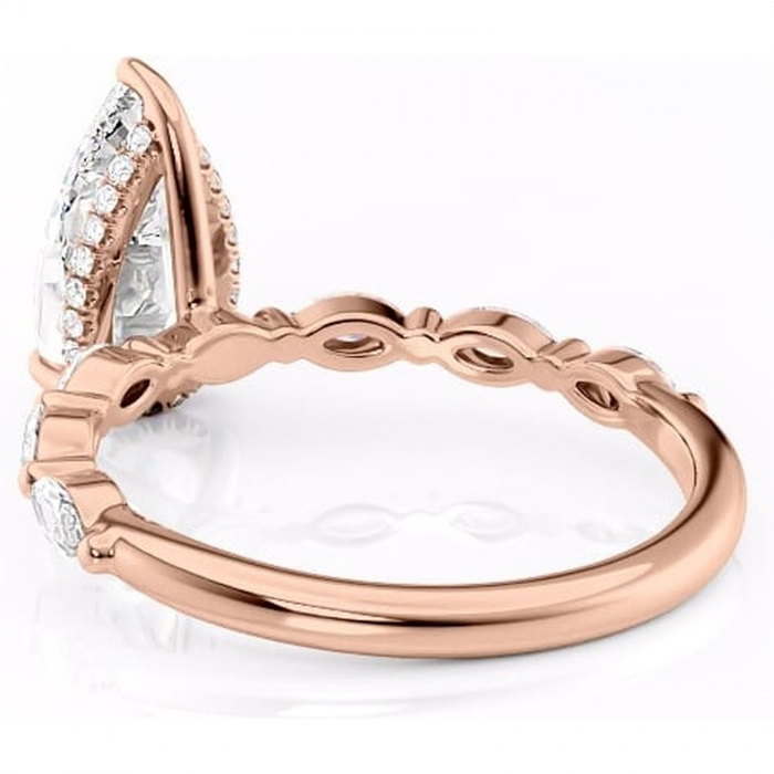 Inel de logodnă Everly din aur Rose 18kt cu moissanite tăietură pară – Pietre laterale rafinată pentru profil înalt | Personalizează și configurează gratuit online [4]