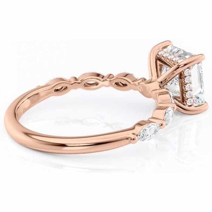 Inel de logodnă Everly din aur Rose 14kt cu moissanite tăietură princess – Pietre laterale rafinată pentru profil înalt | Personalizează și configurează gratuit online [3]