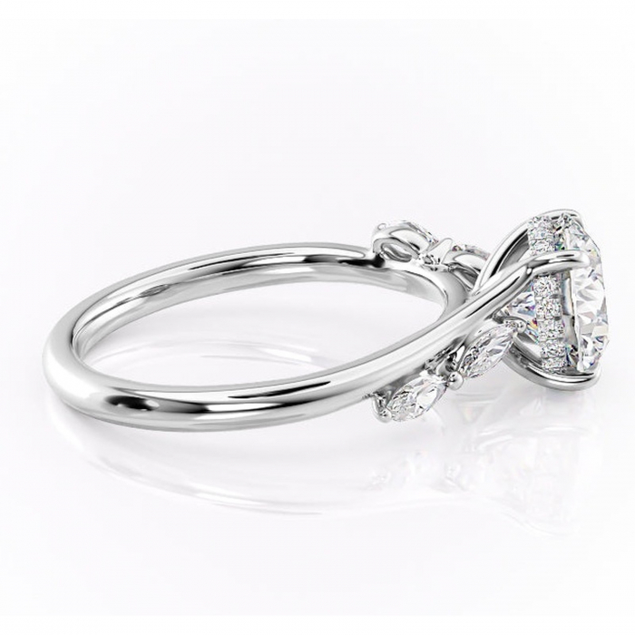 Inel de logodnă Faelynn din aur Alb 14kt cu moissanite tăietură rotundă – Pietre laterale rafinată pentru profil înalt | Personalizează și configurează gratuit online [2]