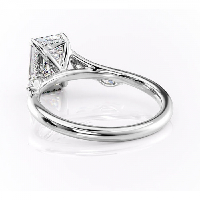 Inel de logodnă Faelynn din aur Alb 14kt cu moissanite tăietură smarald – Pietre laterale rafinată pentru profil înalt | Personalizează și configurează gratuit online [4]