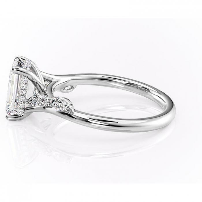 Inel de logodnă Faelynn din aur Alb 14kt cu moissanite tăietură smarald – Pietre laterale rafinată pentru profil înalt | Personalizează și configurează gratuit online [6]