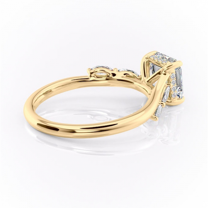 Inel de logodnă Faelynn din aur Galben 18kt cu moissanite tăietură asscher – Pietre laterale rafinată pentru profil înalt | Personalizează și configurează gratuit online [3]