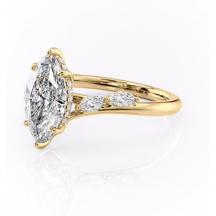 Inel de logodnă Faelynn din aur Galben 18kt cu moissanite tăietură marquise – Pietre laterale rafinată pentru profil înalt | Personalizează și configurează gratuit online [7]