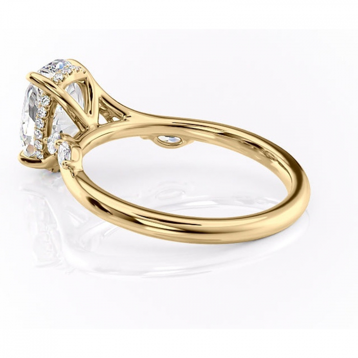 Inel de logodnă Faelynn din aur Galben 14kt cu moissanite tăietură ovală – Pietre laterale rafinată pentru profil înalt | Personalizează și configurează gratuit online [5]