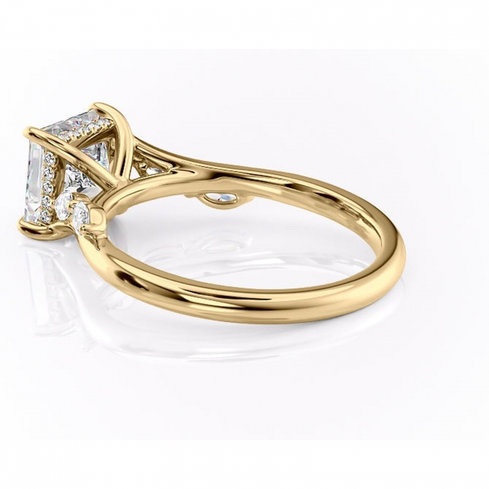 Inel de logodnă Faelynn din aur Galben 14kt cu moissanite tăietură princess – Pietre laterale rafinată pentru profil înalt | Personalizează și configurează gratuit online [5]