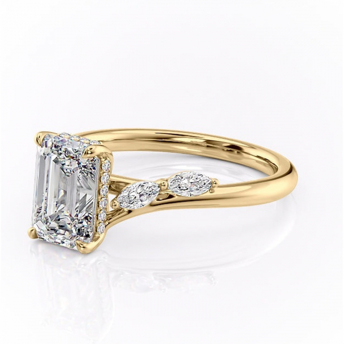 Inel de logodnă Faelynn din aur Galben 14kt cu moissanite tăietură smarald – Pietre laterale rafinată pentru profil înalt | Personalizează și configurează gratuit online [7]