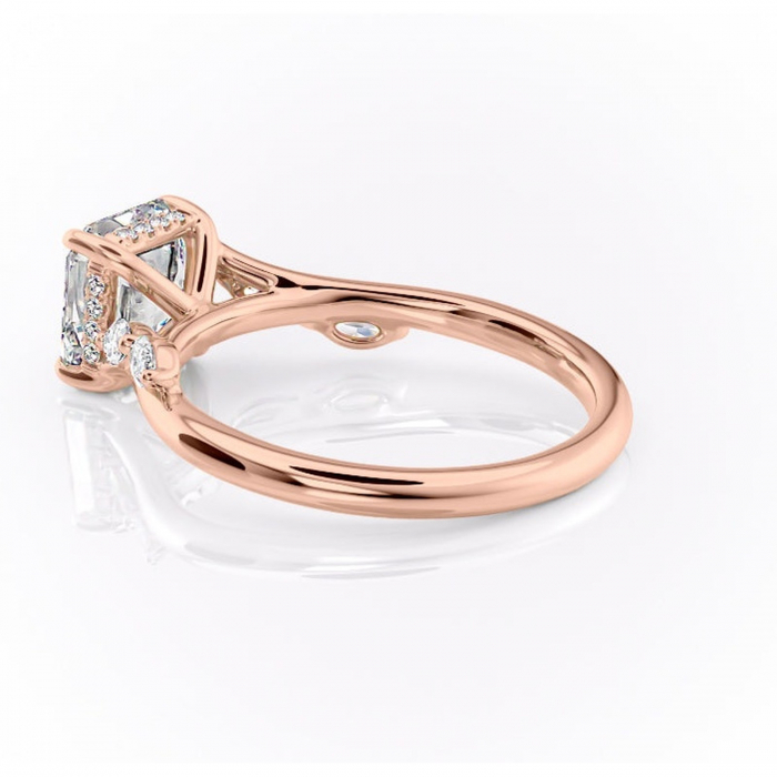 Inel de logodnă Faelynn din aur Rose 18kt cu moissanite tăietură asscher – Pietre laterale rafinată pentru profil înalt | Personalizează și configurează gratuit online [5]
