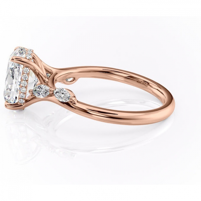 Inel de logodnă Faelynn din aur Rose 18kt cu moissanite tăietură ovală – Pietre laterale rafinată pentru profil înalt | Personalizează și configurează gratuit online [6]