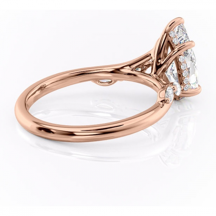 Inel de logodnă Faelynn din aur Rose 18kt cu moissanite tăietură pară – Pietre laterale rafinată pentru profil înalt | Personalizează și configurează gratuit online [3]