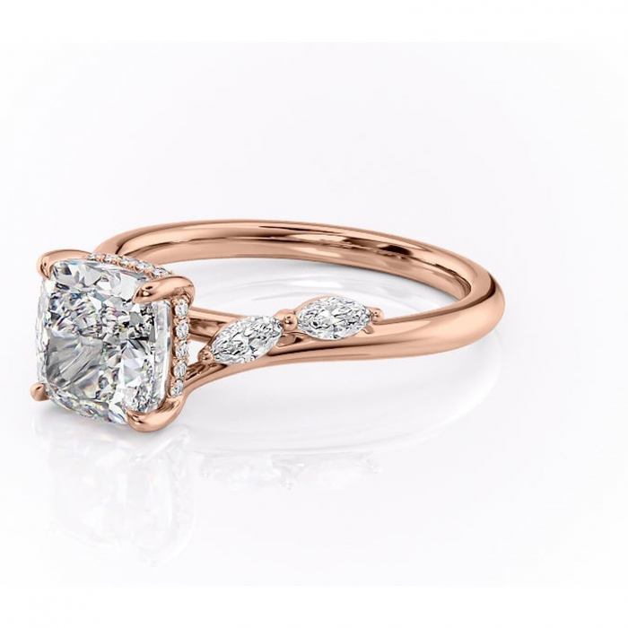 Inel de logodnă Faelynn din aur Rose 14kt cu moissanite tăietură pernă – Pietre laterale rafinată pentru profil înalt | Personalizează și configurează gratuit online [7]