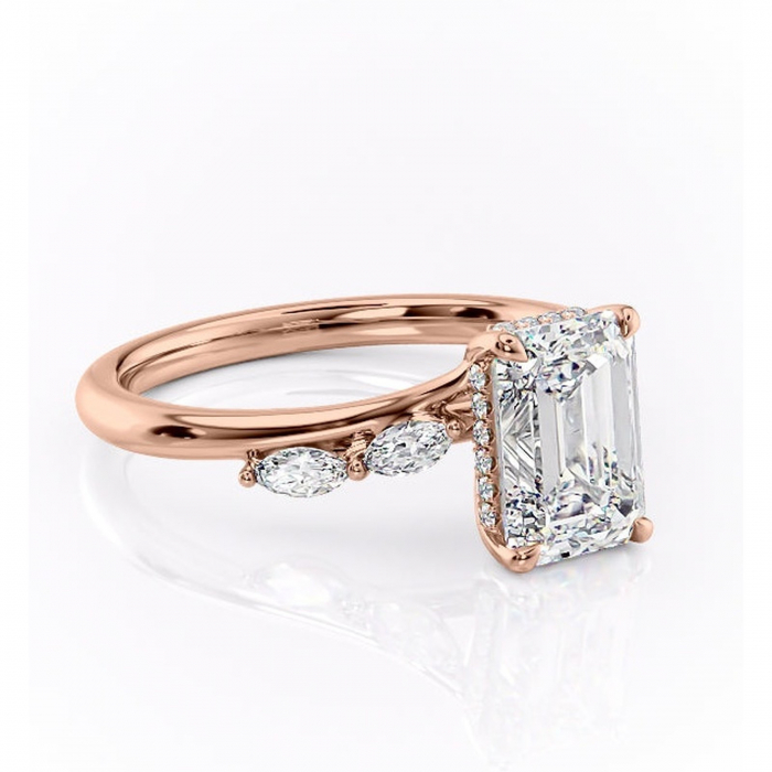 Inel de logodnă Faelynn din aur Rose 14kt cu moissanite tăietură smarald – Pietre laterale rafinată pentru profil înalt | Personalizează și configurează gratuit online [1]