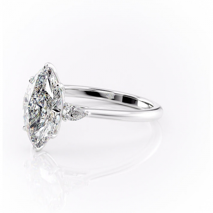Inel de logodnă Felicity din aur Alb 14kt cu moissanite tăietură marquise – Solitar rafinată pentru profil înalt | Personalizează și configurează gratuit online [7]