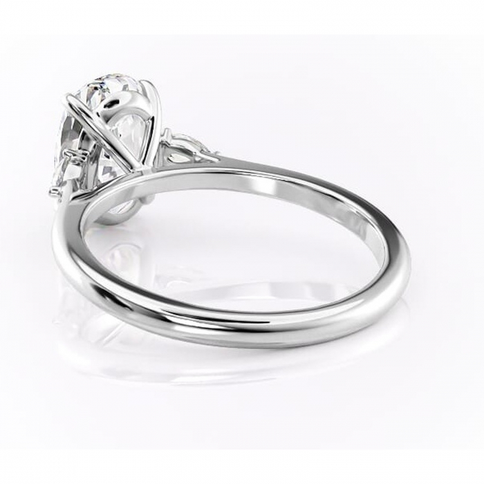 Inel de logodnă Felicity din aur Alb 14kt cu moissanite tăietură ovală – Solitar rafinată pentru profil înalt | Personalizează și configurează gratuit online [4]