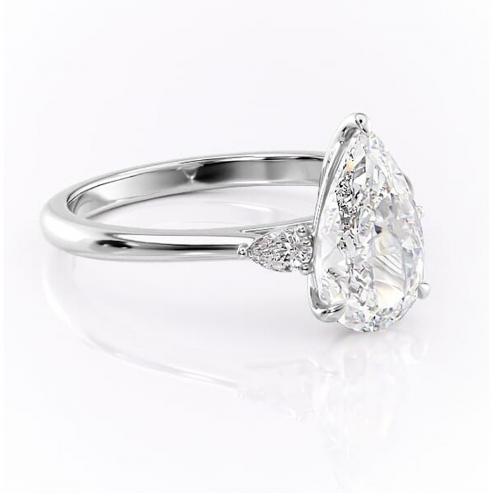 Inel de logodnă Felicity din aur Alb 14kt cu moissanite tăietură pară – Solitar rafinată pentru profil înalt | Personalizează și configurează gratuit online [1]