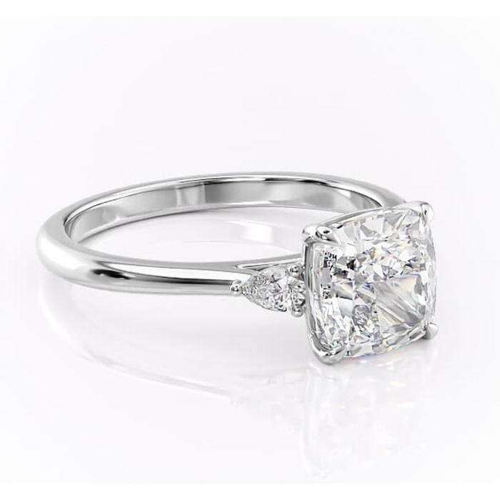 Inel de logodnă Felicity din aur Alb 14kt cu moissanite tăietură pernă – Solitar rafinată pentru profil înalt | Personalizează și configurează gratuit online [1]