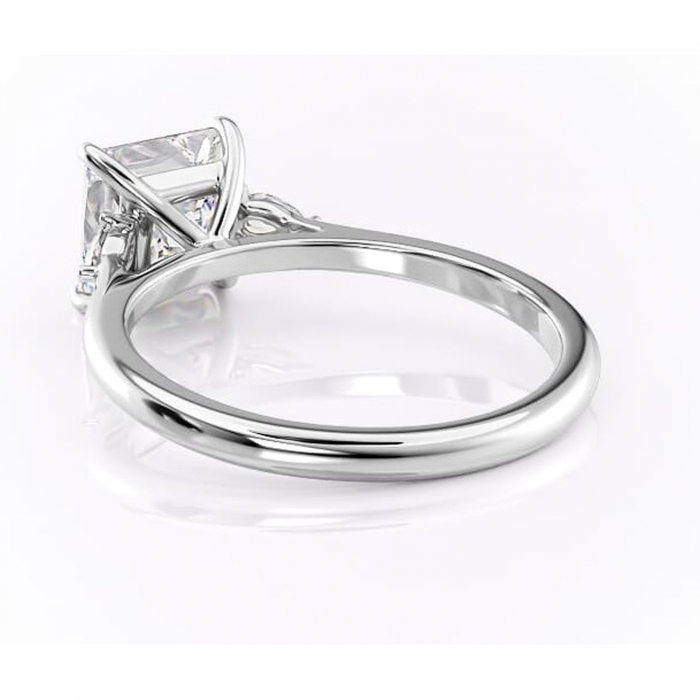 Inel de logodnă Felicity din aur Alb 14kt cu moissanite tăietură princess – Solitar rafinată pentru profil înalt | Personalizează și configurează gratuit online [4]