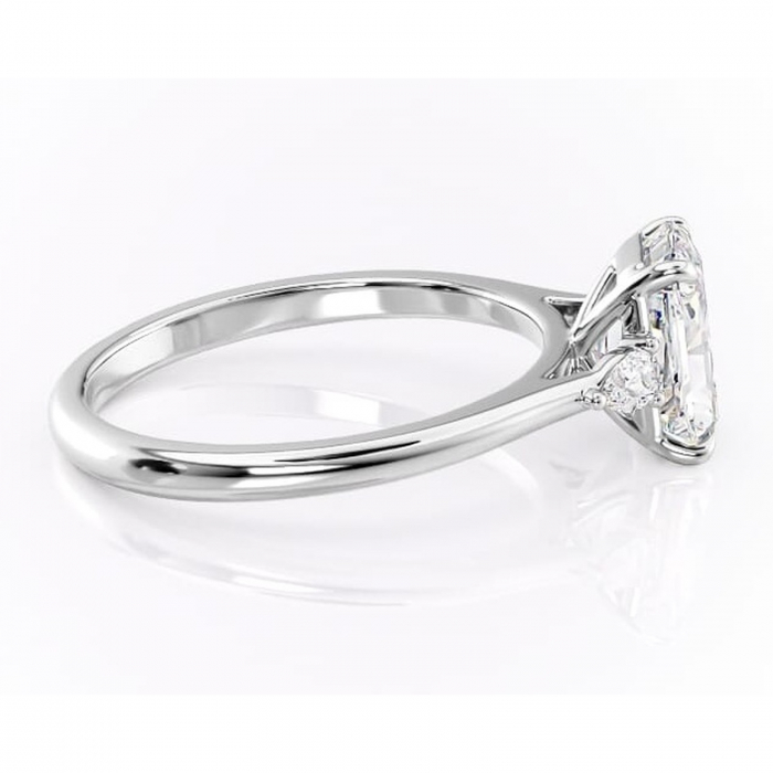 Inel de logodnă Felicity din aur Alb 14kt cu moissanite tăietură radiantă – Solitar rafinată pentru profil înalt | Personalizează și configurează gratuit online [2]