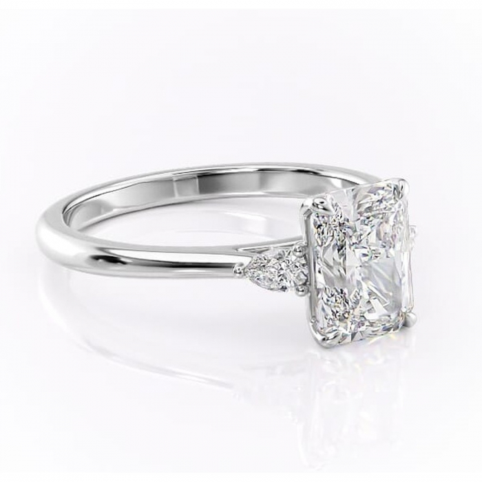 Inel de logodnă Felicity din aur Alb 14kt cu moissanite tăietură radiantă – Solitar rafinată pentru profil înalt | Personalizează și configurează gratuit online [1]