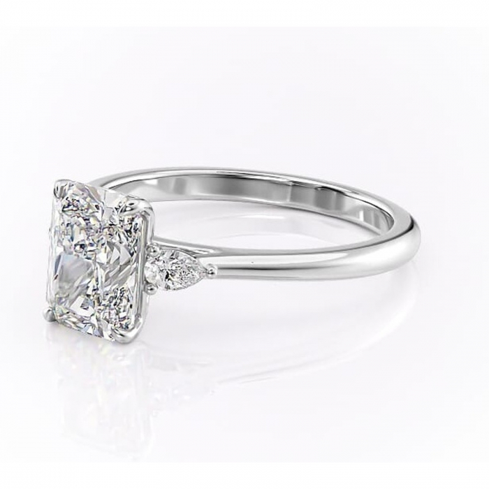 Inel de logodnă Felicity din aur Alb 14kt cu moissanite tăietură radiantă – Solitar rafinată pentru profil înalt | Personalizează și configurează gratuit online [7]