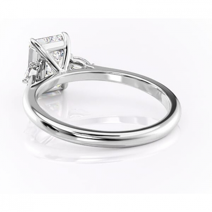 Inel de logodnă Felicity din aur Alb 14kt cu moissanite tăietură smarald – Solitar rafinată pentru profil înalt | Personalizează și configurează gratuit online [4]