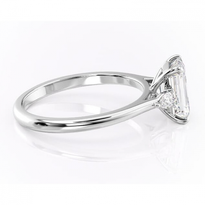 Inel de logodnă Felicity din aur Alb 14kt cu moissanite tăietură smarald – Solitar rafinată pentru profil înalt | Personalizează și configurează gratuit online [2]