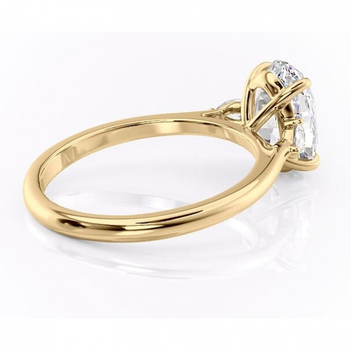 Inel de logodnă Felicity din aur Galben 18kt cu moissanite tăietură ovală – Solitar rafinată pentru profil înalt | Personalizează și configurează gratuit online [3]