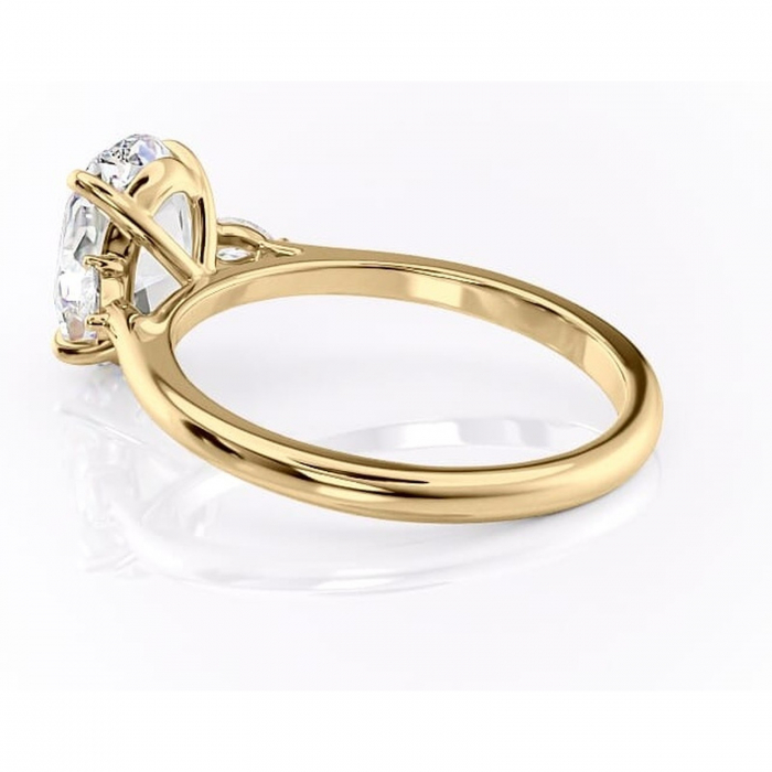 Inel de logodnă Felicity din aur Galben 18kt cu moissanite tăietură ovală – Solitar rafinată pentru profil înalt | Personalizează și configurează gratuit online [5]