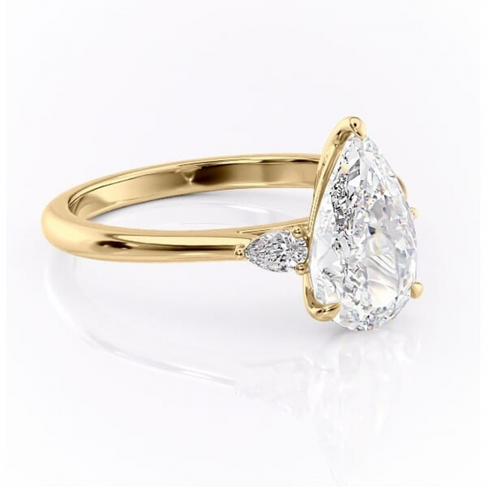 Inel de logodnă Felicity din aur Galben 18kt cu moissanite tăietură pară – Solitar rafinată pentru profil înalt | Personalizează și configurează gratuit online [1]