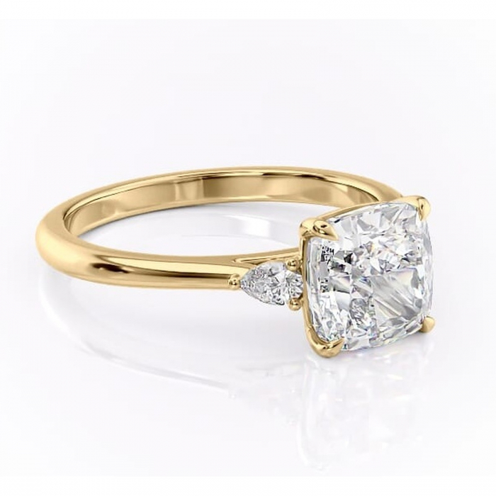 Inel de logodnă Felicity din aur Galben 18kt cu moissanite tăietură pernă – Solitar rafinată pentru profil înalt | Personalizează și configurează gratuit online [1]