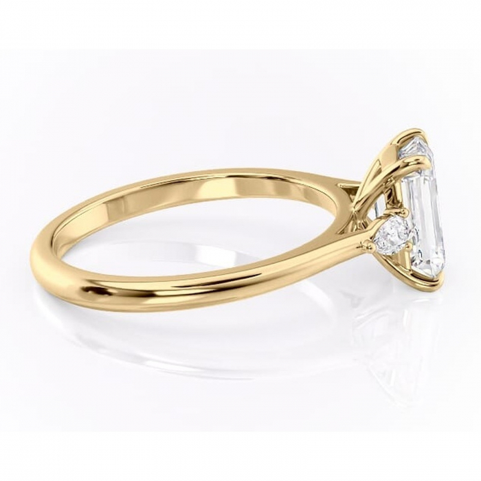 Inel de logodnă Felicity din aur Galben 18kt cu moissanite tăietură smarald – Solitar rafinată pentru profil înalt | Personalizează și configurează gratuit online [2]