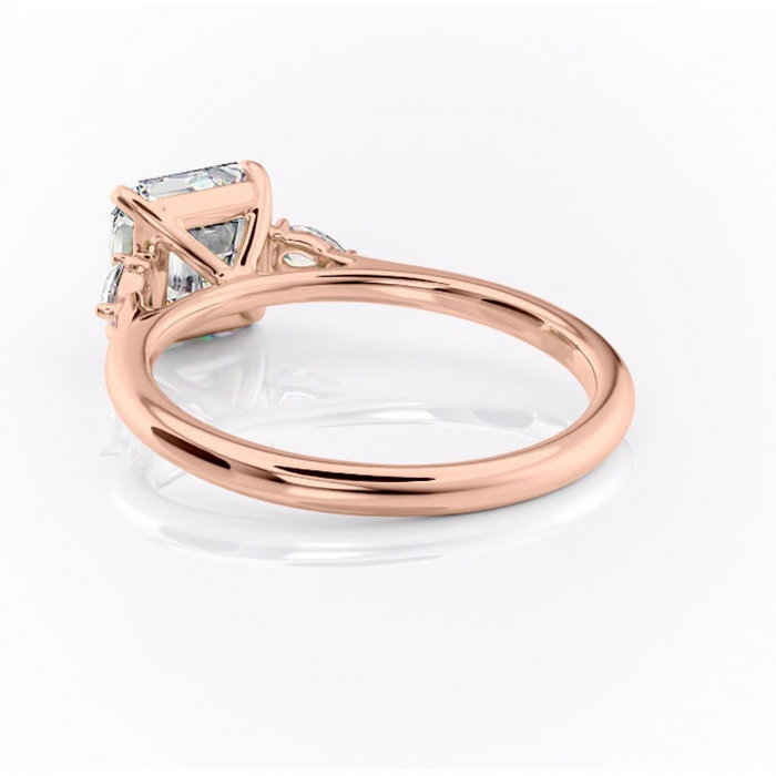 Inel de logodnă Felicity din aur Rose 18kt cu moissanite tăietură asscher – Solitar rafinată pentru profil înalt | Personalizează și configurează gratuit online [4]
