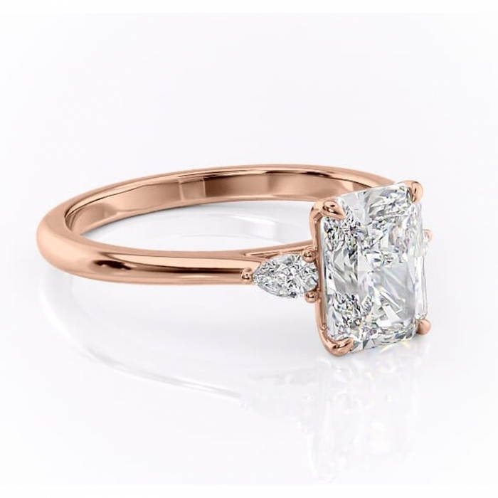Inel de logodnă Felicity din aur Rose 14kt cu moissanite tăietură radiantă – Solitar rafinată pentru profil înalt | Personalizează și configurează gratuit online [1]