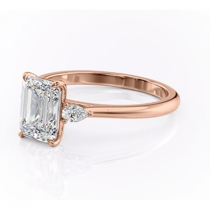 Inel de logodnă Felicity din aur Rose 18kt cu moissanite tăietură smarald – Solitar rafinată pentru profil înalt | Personalizează și configurează gratuit online [7]
